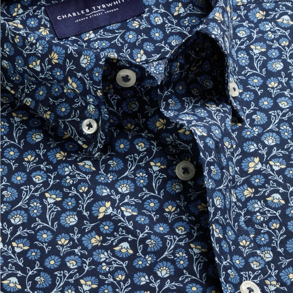 Charles Tyrwhitt Men's Blue Floral Short Sleeve Button Down Shirt - Picture 2 of 5